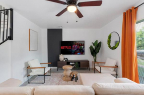 Luxurious Hidden Gem l Downtown Access l Balcony